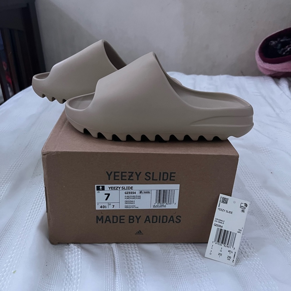 Pure Yeezy Slides size 7